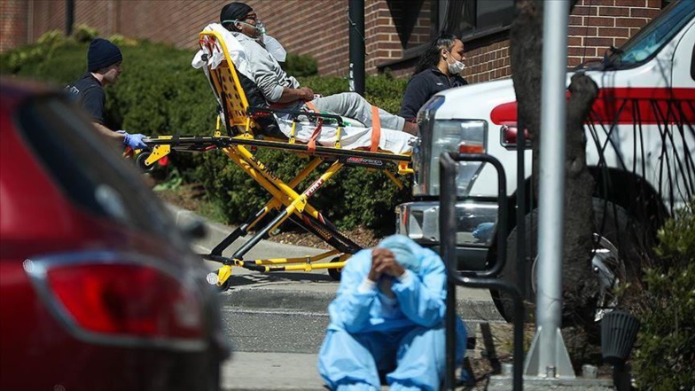 Près de 2.600 morts et 235.000 contaminations en 24h aux États-Unis
