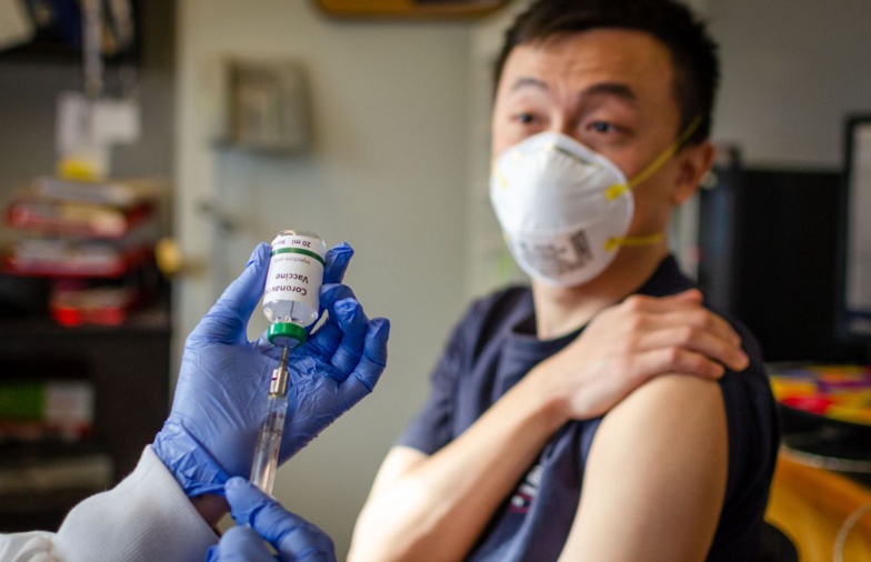 Aux Etats-Unis, début d'une campagne de vaccination sans précédent Aux Etats-Unis, début d'une campagne de vaccination sans précédent