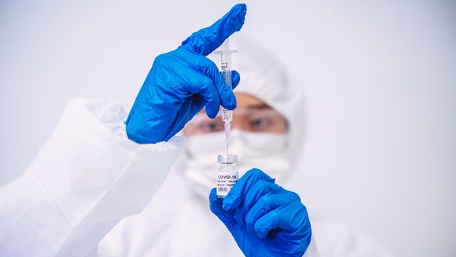 Covid-19: l'Europe durcit ses mesures et presse le pas sur les vaccins Covid-19: l'Europe durcit ses mesures et presse le pas sur les vaccins