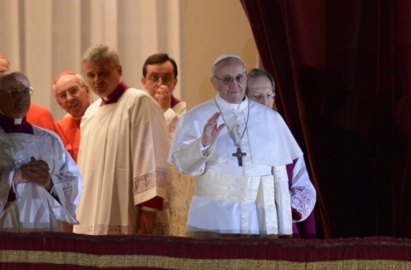 Voici le Nouveau Pape: Le cardinal Jorge Mario Bergoglio, sous le nom de François 1er. Voici le Nouveau Pape: Le cardinal Jorge Mario Bergoglio, sous le nom de François 1er.