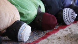 Prière du vendredi à Abene, au Sénégal, le 23 mai 2010. (PHILIPPE LISSAC / GODONG / PHOTONONSTOP / AFP)