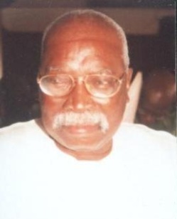 Hommage au Doyen Oumar Diallo, illustre conseiller municipal, très attaché à sa ville. Hommage au Doyen Oumar Diallo, illustre conseiller municipal, très attaché à sa ville.