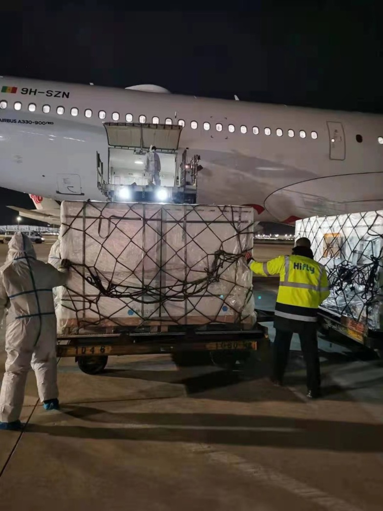 Le convoi de vaccins contre la Covid-19 en route pour le Sénégal (photos)
