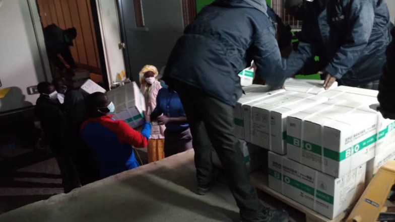 Vaccins contre la Covid-19 : Saint-Louis reçoit ses premières doses | PHOTOS | Vaccins contre la Covid-19 : Saint-Louis reçoit ses premières doses | PHOTOS |