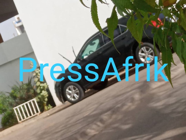 Adji Sarr quitte le Tribunal à bord d'un véhicule 4x4 vitres tintées, après une si longue audition