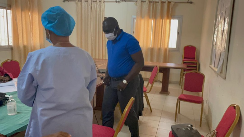 Covid-19 : Après avoir pris sa première dose, Faly SECK invite le WALO à se vacciner massivement Covid-19 : Après avoir pris sa première dose, Faly SECK invite le WALO à se vacciner massivement