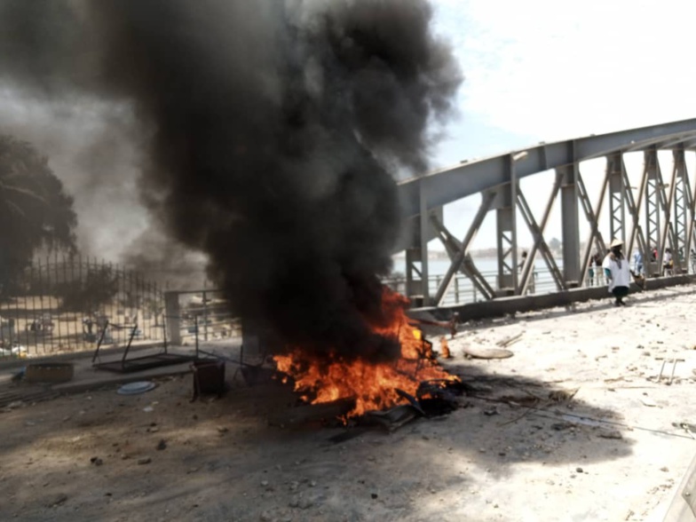 PHOTOS | Saint-Louis sous haute tension. Le siège de l'APR saccagé