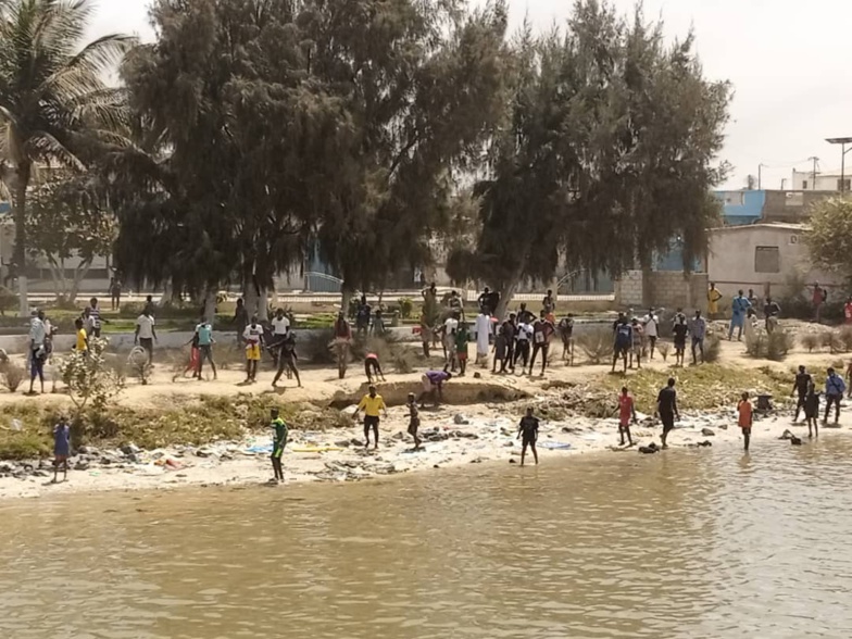 PHOTOS | Saint-Louis sous haute tension. Le siège de l'APR saccagé PHOTOS | Saint-Louis sous haute tension. Le siège de l'APR saccagé