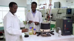 Des étudiants africains inventent un savon contre le paludisme. Des étudiants africains inventent un savon contre le paludisme.