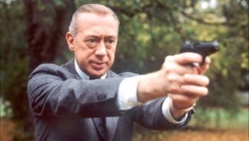 Horst Tappert, alias Derrick, était membre de la Waffen-SS. Horst Tappert, alias Derrick, était membre de la Waffen-SS.