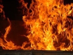 ROSS BETHIO - Une fillette de 3 ans met le feu à la case familiale et consume son frère de 15 mois ROSS BETHIO - Une fillette de 3 ans met le feu à la case familiale et consume son frère de 15 mois