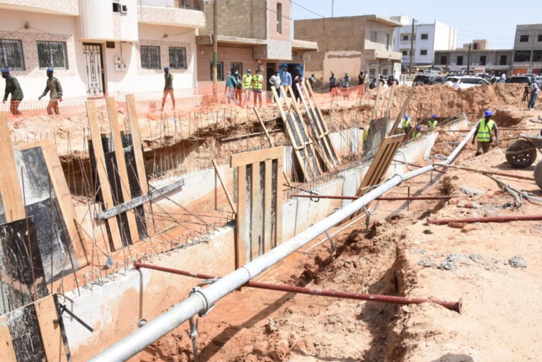Lutte contre les inondations : En visite à Keur Massar, le ministre Oumar GUEYE se dit satisfait du niveau d'exécution des travaux (photos) Lutte contre les inondations : En visite à Keur Massar, le ministre Oumar GUEYE se dit satisfait du niveau d'exécution des travaux (photos)