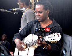 Direct : Baaba Maal anime la place Faidherbe. Regardez.