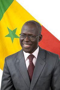 Permettez que nous corrigions votre copie, Monsieur le secrétaire général Cheikh Bamba Dièye … Permettez que nous corrigions votre copie, Monsieur le secrétaire général Cheikh Bamba Dièye …