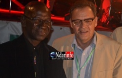 Ibrahima Diop, le président de Saint-Louis Jazz et Pierre Bérégovoy, directeur général de la Banque internationale pour le commerce et l’industrie du Sénégal (BICIS).