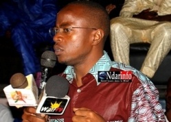 Abdou Mbow tire sur le Maire de Dagana : « Oumar Sarr, tel un vulgaire malfrat, s’est rendu nuitamment en pirogue en Mauritanie » Abdou Mbow tire sur le Maire de Dagana : « Oumar Sarr, tel un vulgaire malfrat, s’est rendu nuitamment en pirogue en Mauritanie »