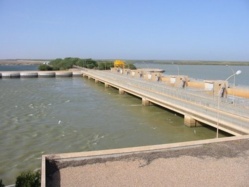 Barrage de Diama : environ 21 milliards de m3 d’eau douce perdus chaque année.