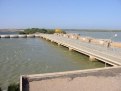Barrage de Diama : environ 21 milliards de m3 d’eau douce perdus chaque année. Barrage de Diama : environ 21 milliards de m3 d’eau douce perdus chaque année.