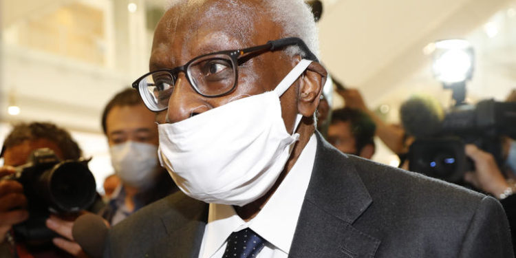 Lamine Diack a enfin reçu son passeport