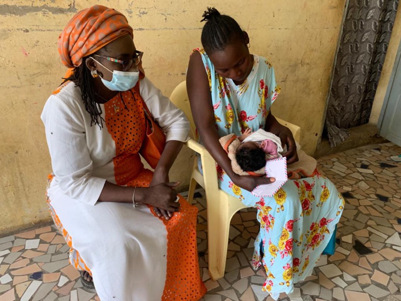 Œuvres solidaires : Mme Dieynaba NDIAYE au chevet des familles démunies (photos)