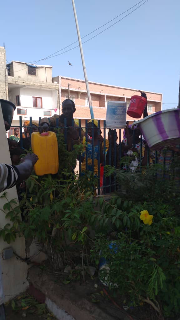 Pénurie d’eau à NDAR : l’ISRA prise d’assaut par une population assoiffée |VIDEO|
