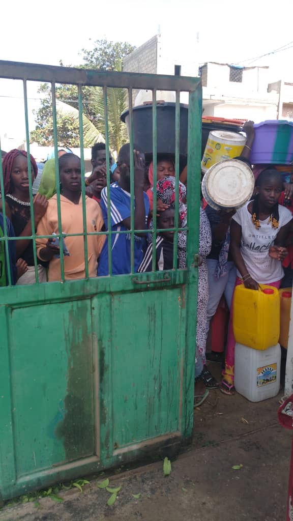 Pénurie d’eau à NDAR : l’ISRA prise d’assaut par une population assoiffée |VIDEO|