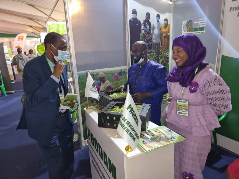 PHOTOS | FIARA 2021: Aboubacry SOW échange avec les exposants du Nord PHOTOS | FIARA 2021: Aboubacry SOW échange avec les exposants du Nord