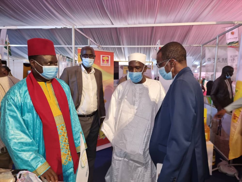 PHOTOS | FIARA 2021: Aboubacry SOW échange avec les exposants du Nord PHOTOS | FIARA 2021: Aboubacry SOW échange avec les exposants du Nord