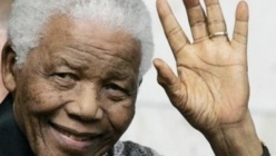 Le leader sud-africain est dans un «état végétatif permanent», selon un document judiciaire daté du 26 juin rendu public ce jeudi...   L'ancien président sud-africain Nelson Mandela est dans «un état végétatif permanent» et sa famille Le leader sud-africain est dans un «état végétatif permanent», selon un document judiciaire daté du 26 juin rendu public ce jeudi...   L'ancien président sud-africain Nelson Mandela est dans «un état végétatif permanent» et sa famille