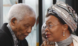 La femme de Mandela épate les Sud-Africains
