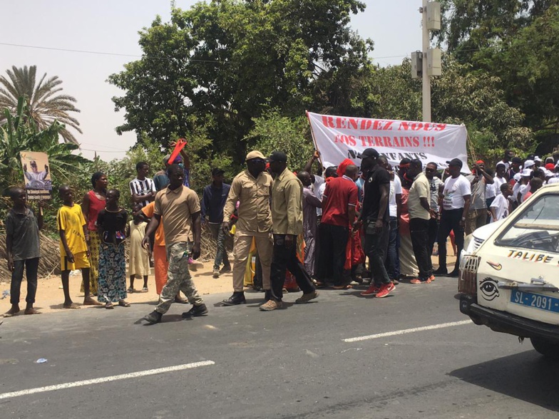 Visite de Macky SALL à Saint-Louis : Brassards rouges au croisement de BANGO (vidéo)