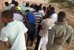 Boudiouck : Marche des jeunes contre l’aménagement de leur terrain de foot.