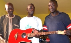 Saint-Louis - Culture : les AMIS équipent un jeune artiste bénévole. Saint-Louis - Culture : les AMIS équipent un jeune artiste bénévole.