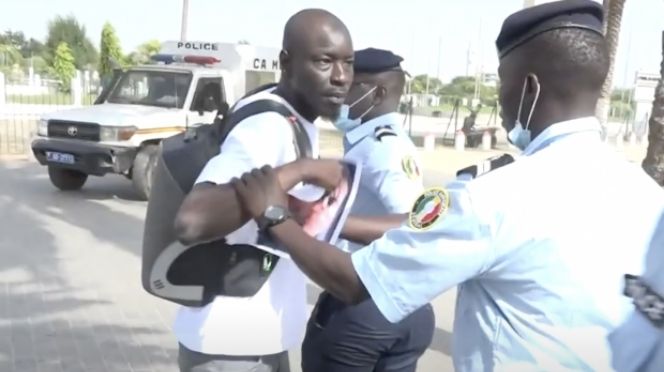 Assemblée nationale : Karim Xrum Xax et Cie arrêtés par la police Assemblée nationale : Karim Xrum Xax et Cie arrêtés par la police