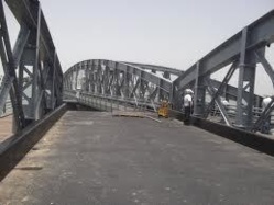 Ouverture de la travée tournante du pont Faidherbe dans la nuit du samedi.