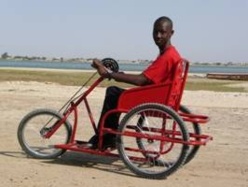 ‘’En Avant Roule’’ : Un réseau Nord-Sud d’entraide en direction des personnes à mobilité réduite et malvoyantes. ‘’En Avant Roule’’ : Un réseau Nord-Sud d’entraide en direction des personnes à mobilité réduite et malvoyantes.