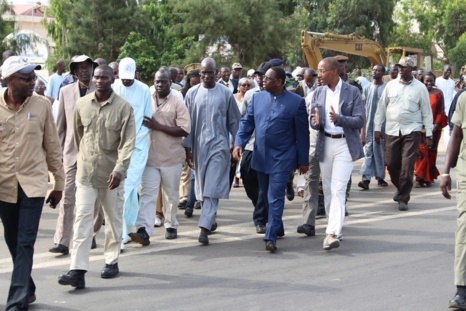 [Photos]  La visite de Macky Sall aux inondés de La banlieue.