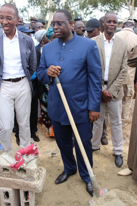 [Photos]  La visite de Macky Sall aux inondés de La banlieue.