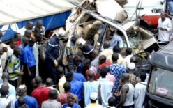 Un accident fait 10 morts et 40 blessés dont 15 dans un état grave sur la route de Kaolack. Un accident fait 10 morts et 40 blessés dont 15 dans un état grave sur la route de Kaolack.