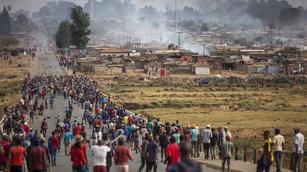 Violences en Afrique du Sud: le bilan passe à 337 morts Violences en Afrique du Sud: le bilan passe à 337 morts