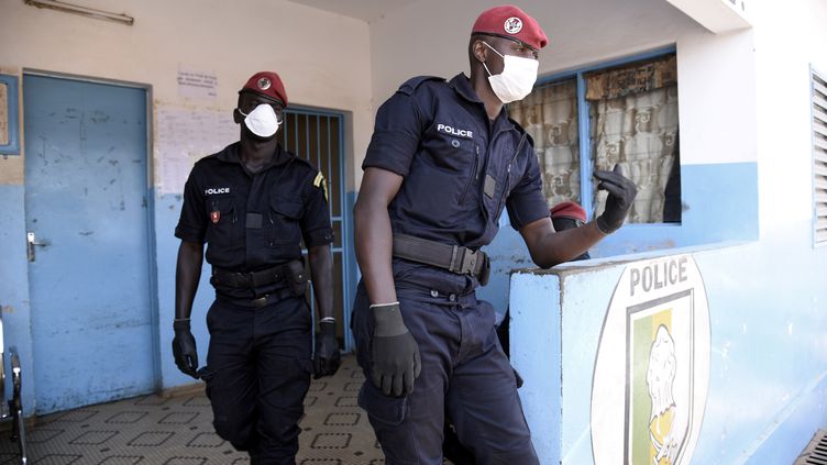 Port obligatoire du masque : la police reçoit l'ordre "d'organiser des opérations ciblées" dans les ... Port obligatoire du masque : la police reçoit l'ordre "d'organiser des opérations ciblées" dans les ...