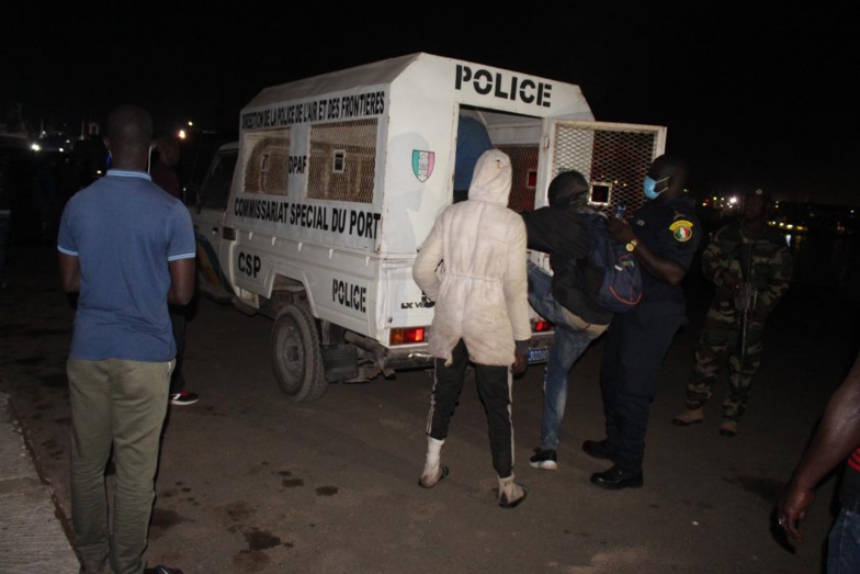 Djifer : 71 migrants clandestins interceptés par la marine sénégalaise Djifer : 71 migrants clandestins interceptés par la marine sénégalaise