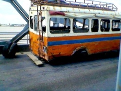 INSOLITE: En pleine circulation sur le pont Faidherbe, le car perd ses roues (Photo)