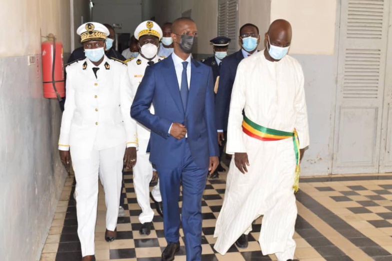 Saint-Louis : Le nouveau gouverneur installé dans ses fonctions (photos) Saint-Louis : Le nouveau gouverneur installé dans ses fonctions (photos)