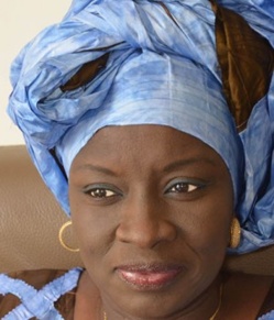 Aminata Touré arrive au Building administratif, pour la formation de son gouvernement Aminata Touré arrive au Building administratif, pour la formation de son gouvernement