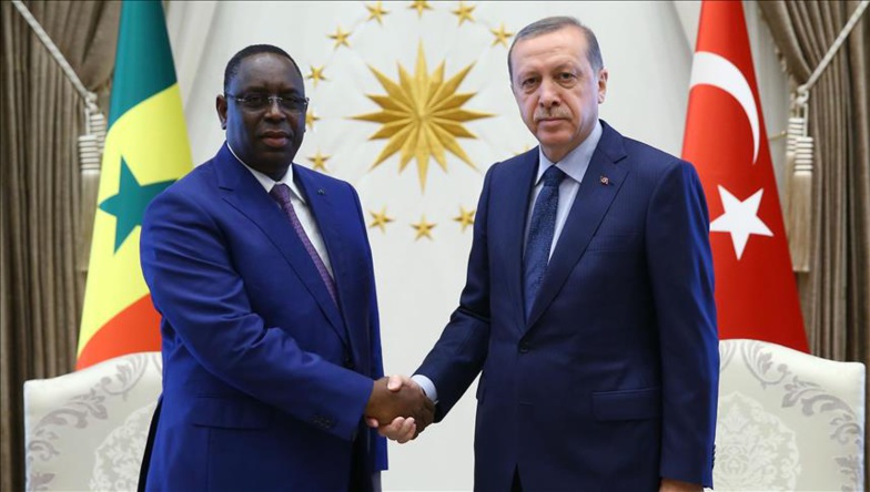 Macky SALL annonce un don de 12 tonnes de matériel médical de la Turquie Macky SALL annonce un don de 12 tonnes de matériel médical de la Turquie