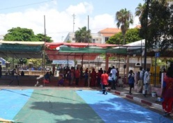 Saint-Louis : la place Faidherbe débarrassée de ses ordures. Saint-Louis : la place Faidherbe débarrassée de ses ordures.