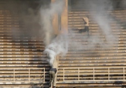 Saint-Louis - Affrontements entre supporters et forces de l’ordre : 3 personnes arrêtées, hier, au stade Me Babacar Seye. Saint-Louis - Affrontements entre supporters et forces de l’ordre : 3 personnes arrêtées, hier, au stade Me Babacar Seye.
