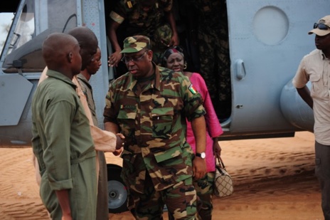 Pénurie d'eau à Dakar: Macky Sall en "militaire" à Keur Massar (Photos).