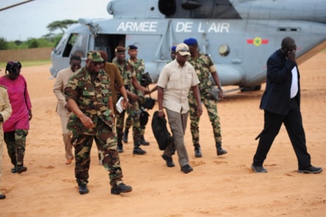 Pénurie d'eau à Dakar: Macky Sall en "militaire" à Keur Massar (Photos).